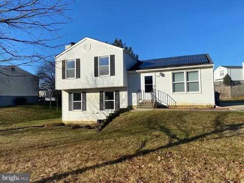 805 Avis Dr, Marlboro, MD 20774