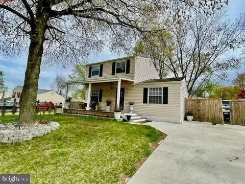 704 Pritchard Ln, Marlboro, MD 20774