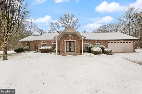 8211 Joselle Ct, Fort Washington, MD 20744
