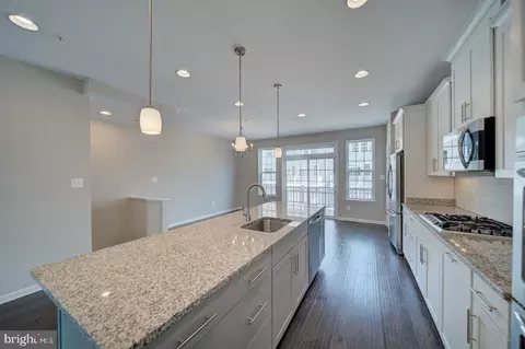 2714 Pinebrook Rd, Landover, MD 20785 photo 9