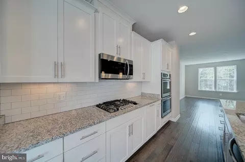 2714 Pinebrook Rd, Landover, MD 20785 photo 5