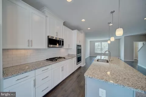 2714 Pinebrook Rd, Landover, MD 20785 photo 8