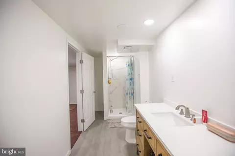 Bath - 9200 Pine View Ln, Clinton, MD 20735 photo 2 of 2