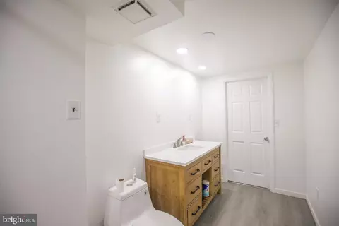 Bath - 9200 Pine View Ln, Clinton, MD 20735 photo 1 of 2