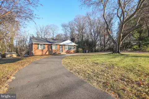9200 Pine View Ln, Clinton, MD 20735