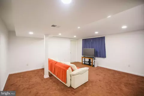 Living - 9200 Pine View Ln, Clinton, MD 20735 photo 5 of 5