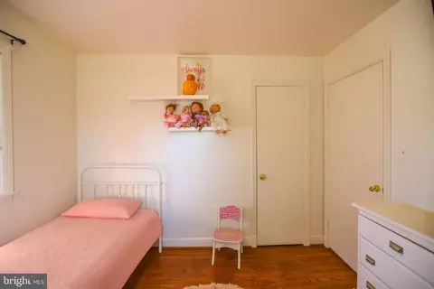 Bedroom - 9200 Pine View Ln, Clinton, MD 20735 photo 2 of 6