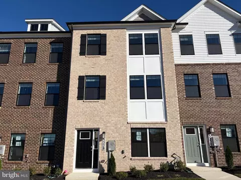 5221 Manor Park Dr, Marlboro, MD 20772