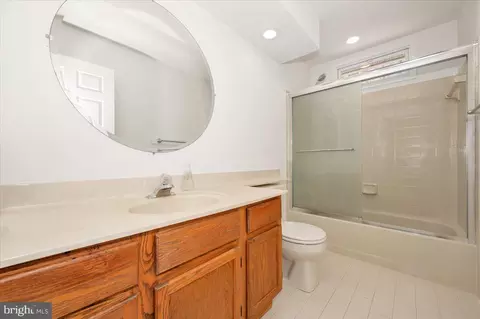 Bath - 1404 Partridge Ln, Bowie, MD 20721 photo 4 of 7