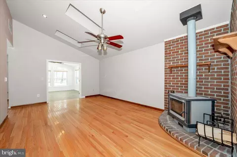 Living - 1404 Partridge Ln, Bowie, MD 20721 photo 6 of 12