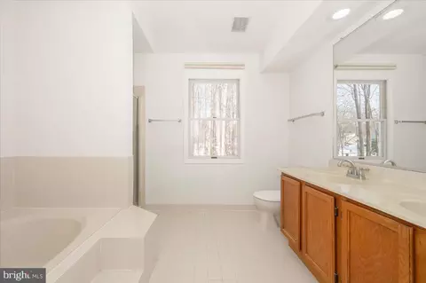 Bath - 1404 Partridge Ln, Bowie, MD 20721 photo 2 of 7