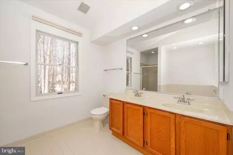 Bath - 1404 Partridge Ln, Bowie, MD 20721 photo 1 of 7