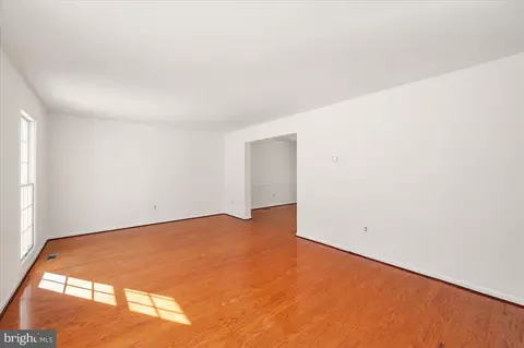 Living - 1404 Partridge Ln, Bowie, MD 20721 photo 3 of 12