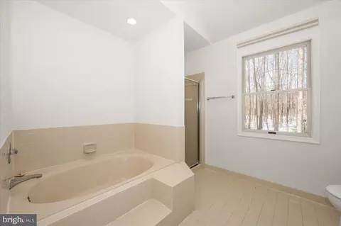 Bath - 1404 Partridge Ln, Bowie, MD 20721 photo 3 of 7