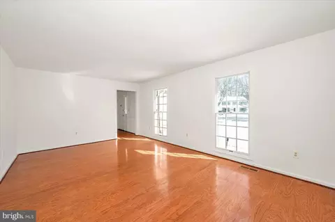 Living - 1404 Partridge Ln, Bowie, MD 20721 photo 4 of 12