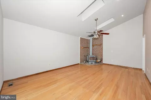 Living - 1404 Partridge Ln, Bowie, MD 20721 photo 7 of 12