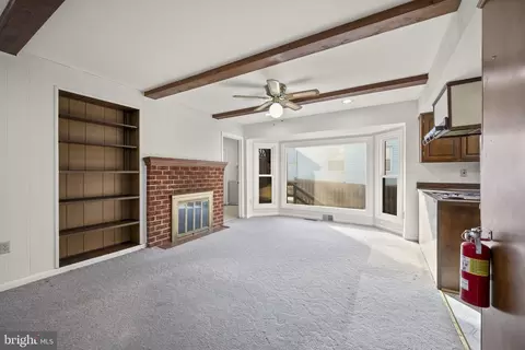 Living - 8604 Imperial Dr, Laurel, MD 20708 photo 4 of 8