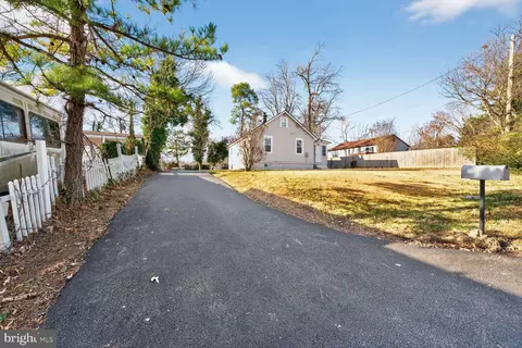 8603 Oakdale St, Fort Washington, MD 20744