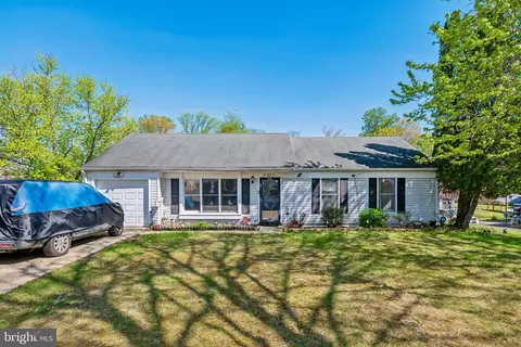 9900 New Orchard Dr, Marlboro, MD 20774