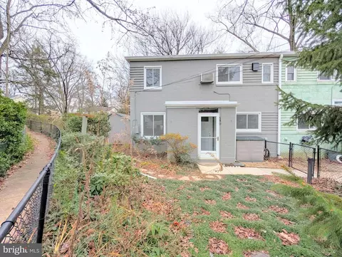58 D Crescent Rd #D, Greenbelt, MD 20770