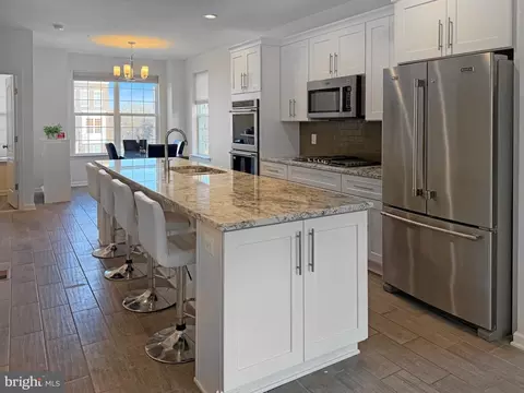 9713 Weshire Dr, Marlboro, MD 20774