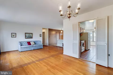 Living - 7118 Lory Ln, Lanham, MD 20706 photo 5 of 8