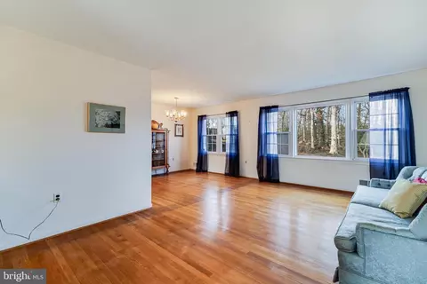 Living - 7118 Lory Ln, Lanham, MD 20706 photo 2 of 8