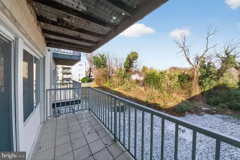 5601 Parker House Ter #319, Hyattsville, MD 20782