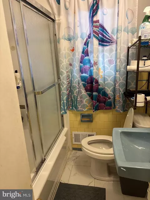 Bath - 8108 Sonar Rd, Clinton, MD 20735 photo 1 of 3