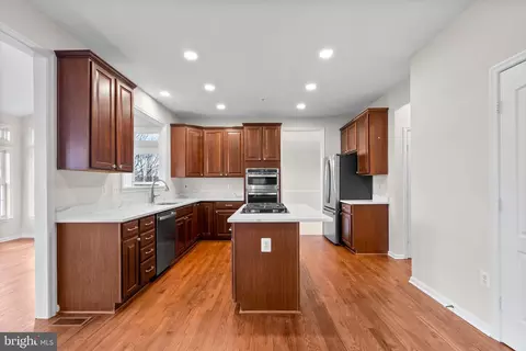 Kitchen - 7604 Finglas Ct, Laurel, MD 20707 photo 3 of 5