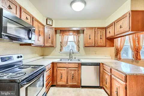 Kitchen - 3604 Earlston Ct, Bowie, MD 20721 photo 4 of 4