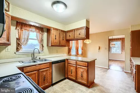 Kitchen - 3604 Earlston Ct, Bowie, MD 20721 photo 3 of 4