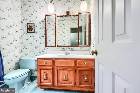 Bath - 3604 Earlston Ct, Bowie, MD 20721 photo 3 of 9