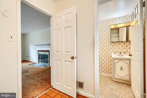 Entry Way - 3604 Earlston Ct, Bowie, MD 20721 photo 5 of 7