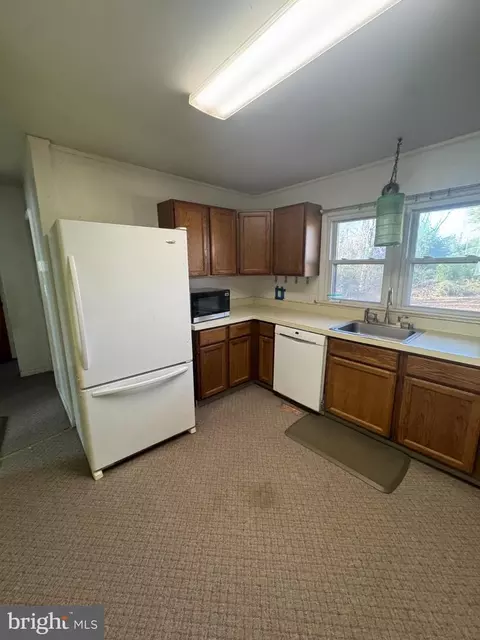 Kitchen - 5912 Mckay Dr, Brandywine, MD 20613 photo 2 of 2