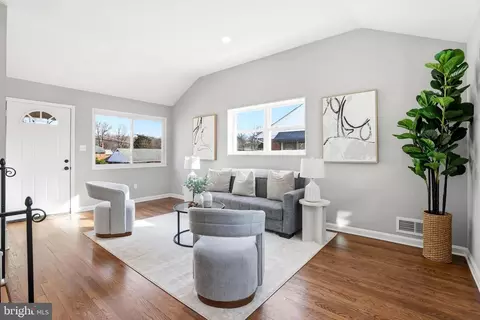 421 Saint Margarets Dr, Capitol Heights, MD 20743