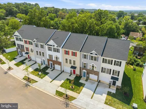 View/Area - 4917 Devitt Pl, Oxon Hill, MD 20745 photo 3 of 8
