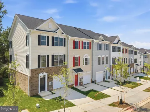 4917 Devitt Pl, Oxon Hill, MD 20745