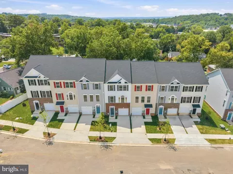 View/Area - 4917 Devitt Pl, Oxon Hill, MD 20745 photo 5 of 8