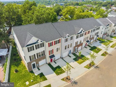 View/Area - 4917 Devitt Pl, Oxon Hill, MD 20745 photo 4 of 8