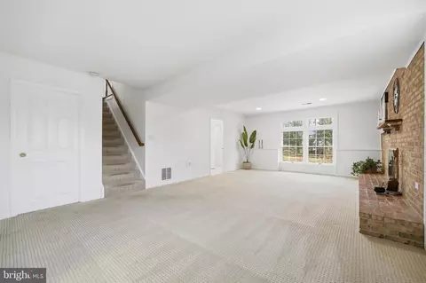 Living - 6304 Forest Mill Ln, Laurel, MD 20707 photo 6 of 9