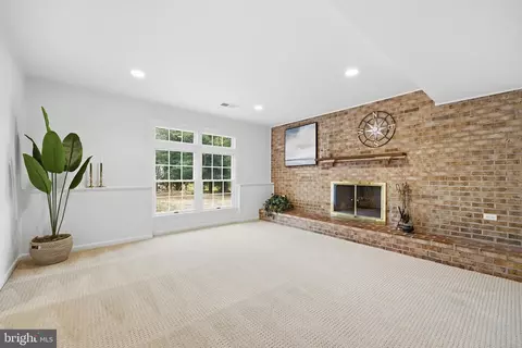 Living - 6304 Forest Mill Ln, Laurel, MD 20707 photo 8 of 9