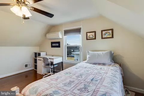 Bedroom - 6905 E Clinton St, Clinton, MD 20735 photo 6 of 6