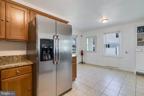 Kitchen - 6905 E Clinton St, Clinton, MD 20735 photo 3 of 6