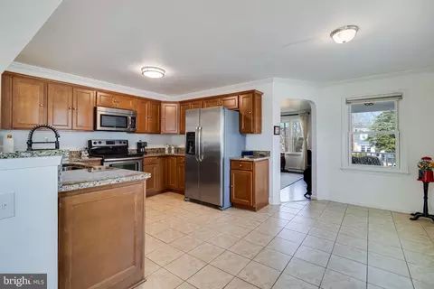 Kitchen - 6905 E Clinton St, Clinton, MD 20735 photo 1 of 6