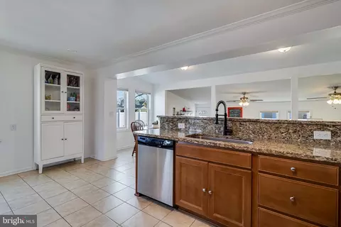 Kitchen - 6905 E Clinton St, Clinton, MD 20735 photo 6 of 6