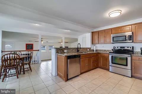 Kitchen - 6905 E Clinton St, Clinton, MD 20735 photo 5 of 6