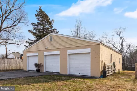 Exterior - 6905 E Clinton St, Clinton, MD 20735 photo 6 of 8