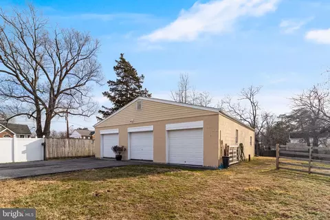 Exterior - 6905 E Clinton St, Clinton, MD 20735 photo 5 of 8