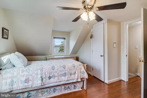 Bedroom - 6905 E Clinton St, Clinton, MD 20735 photo 5 of 6